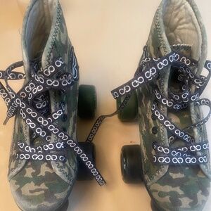 KIDS ROLLER SKATES